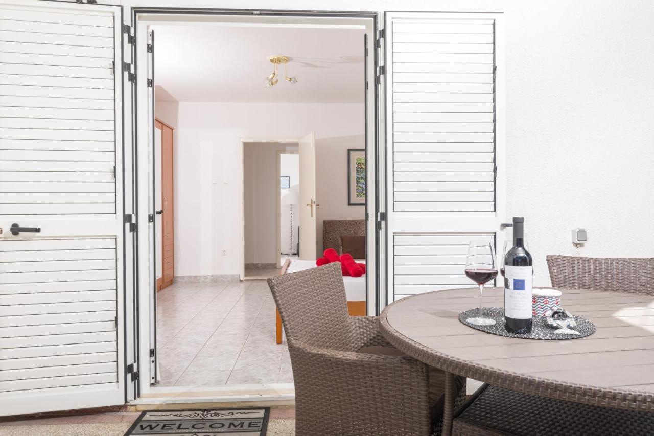 Apartments Dobronic Йелса Екстериор снимка