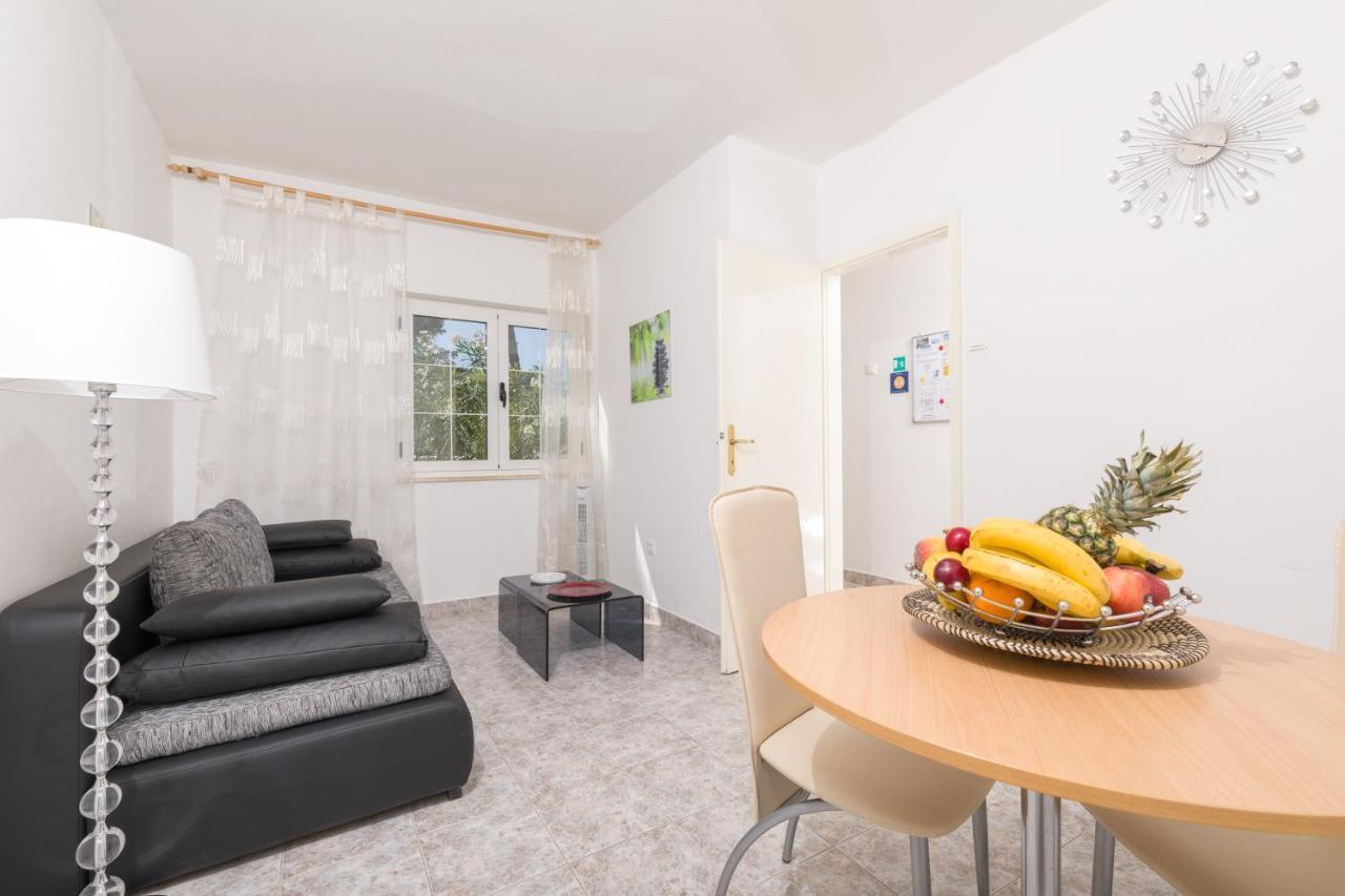 Apartments Dobronic Йелса Екстериор снимка