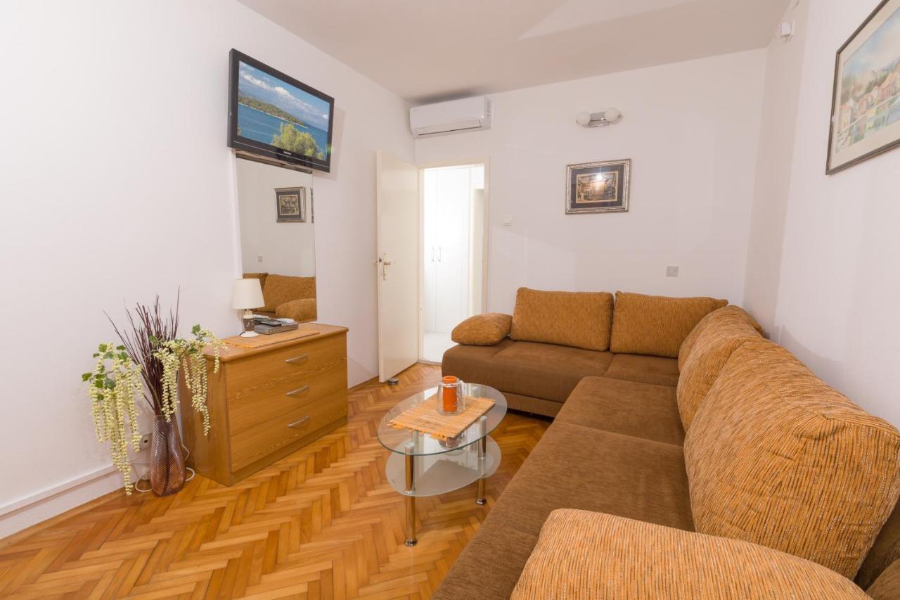 Apartments Dobronic Йелса Екстериор снимка